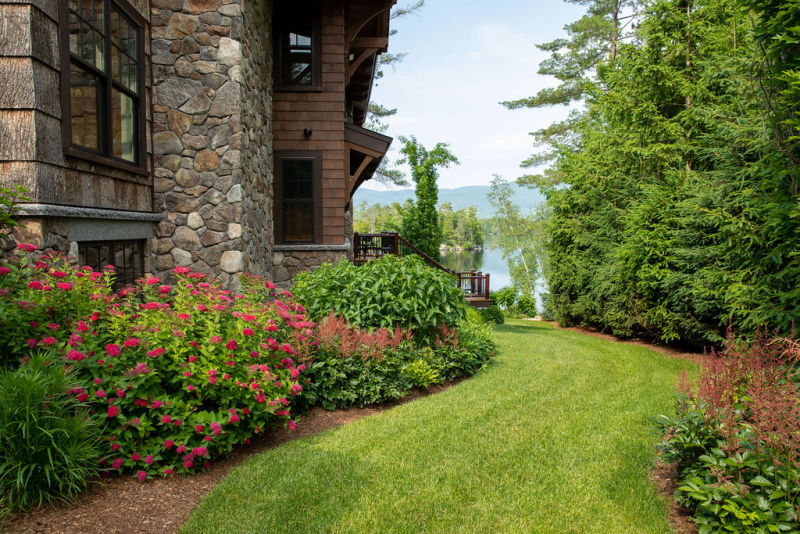 sideyard-screen-foundation-plantings