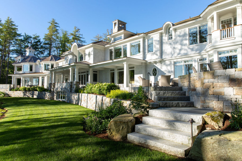 stairs-to-large-bluestone-terrace-lawn