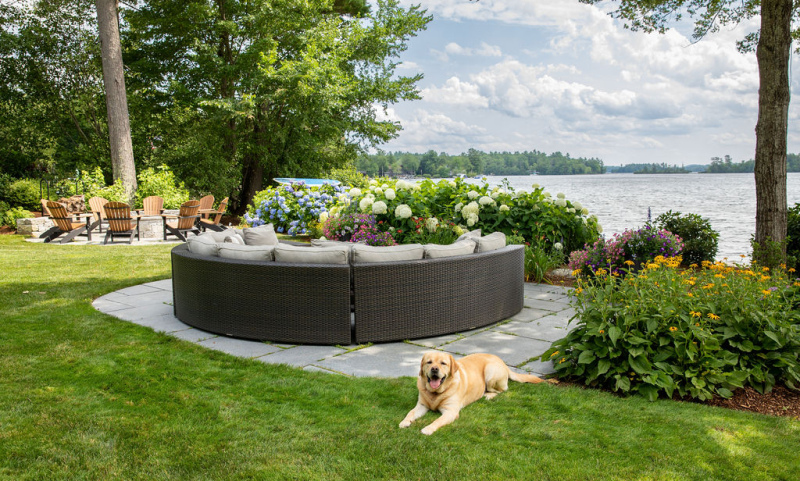 waterfront-lounge-area